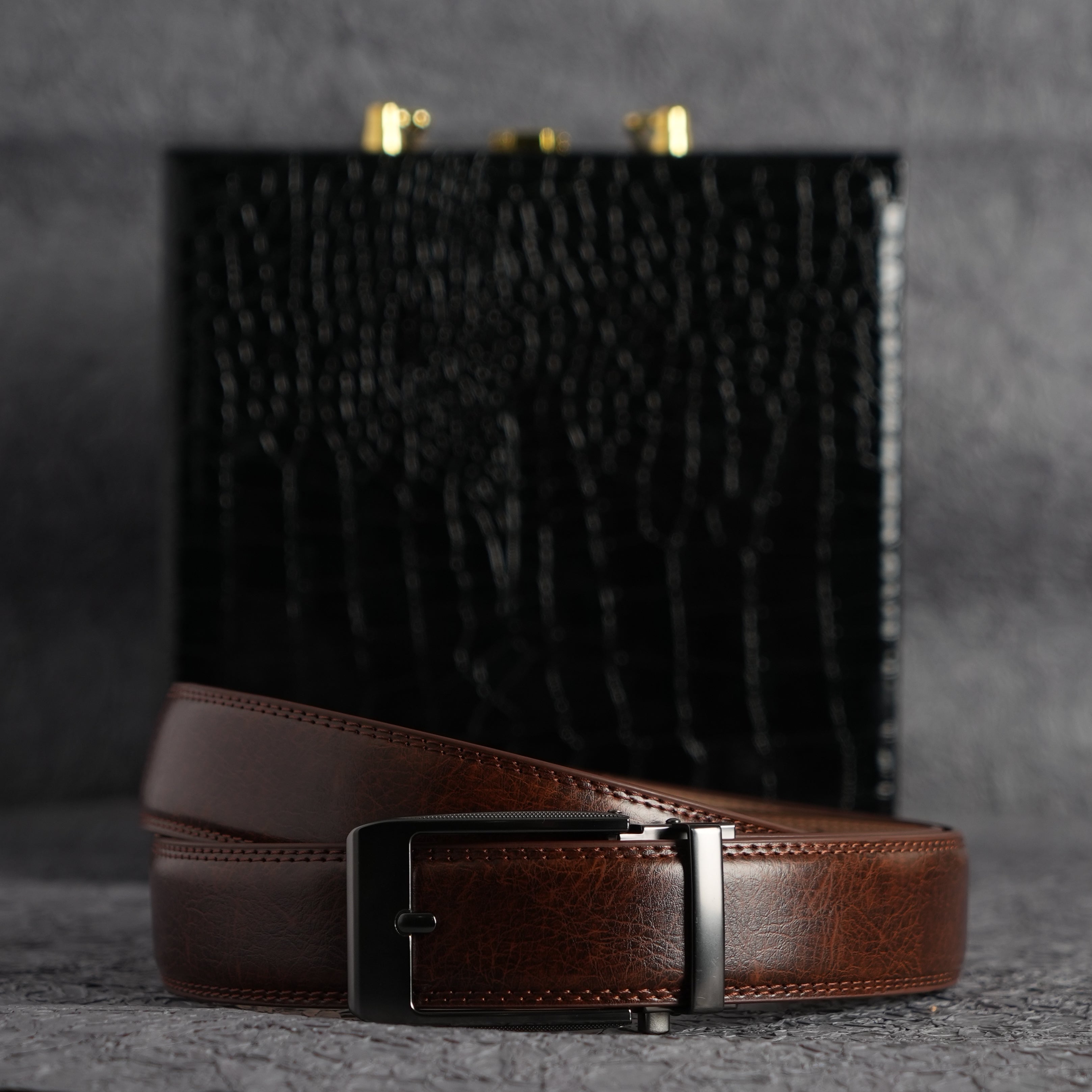 VEGETABLE TANNED 100% LEATHER BELT WITH CLASSIC BUCKLE