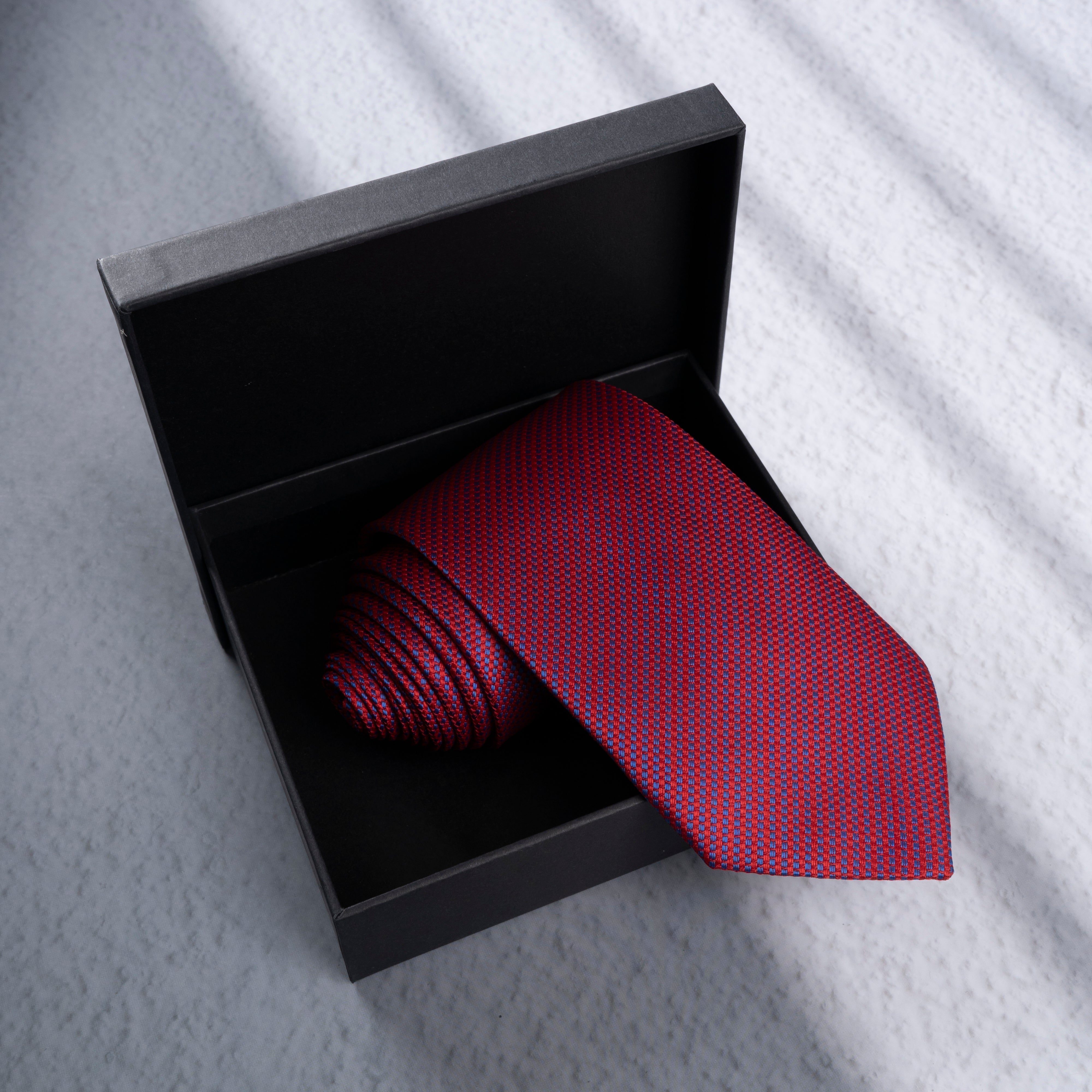 GEOMETRIC SILK NECKTIE