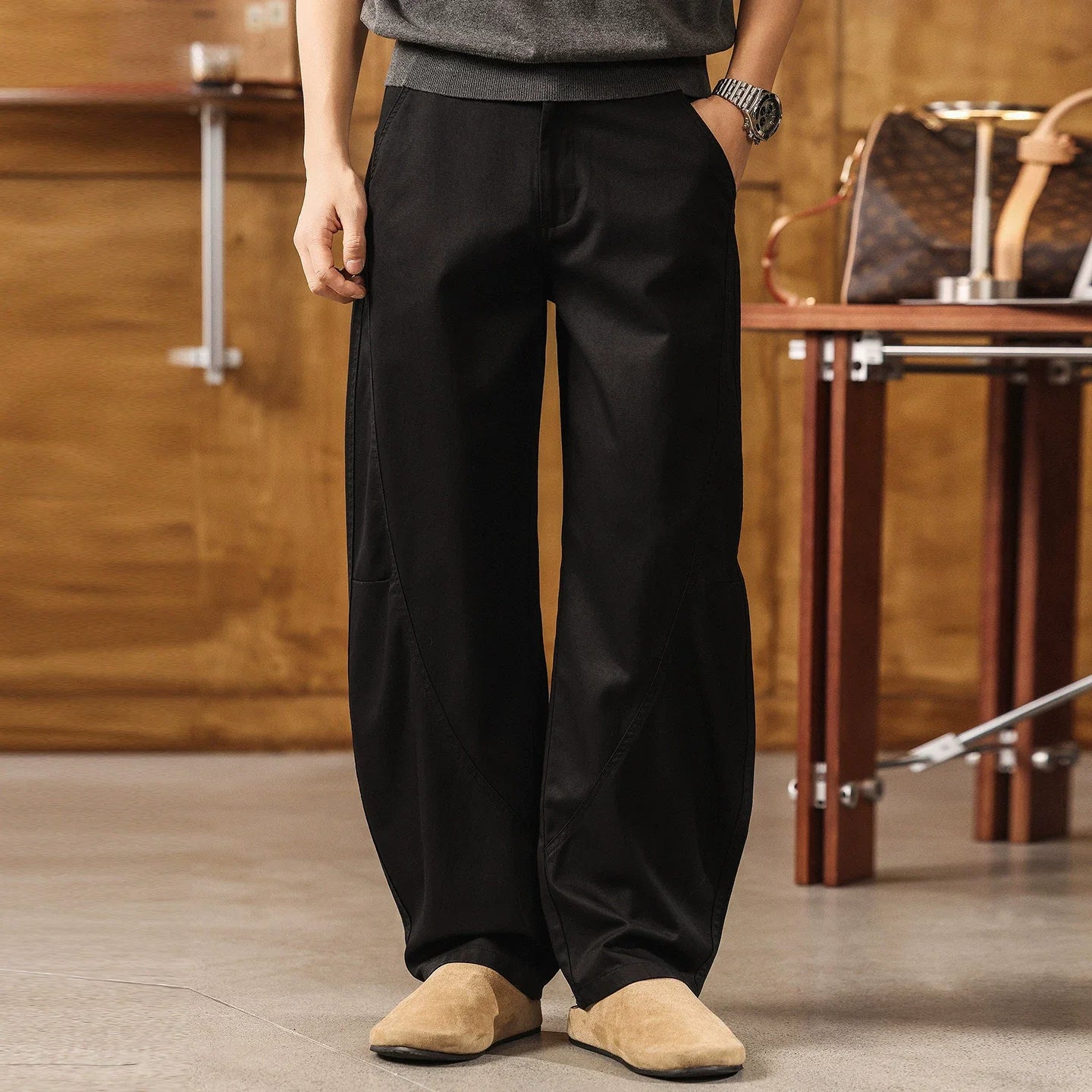 The Horizon Curved-Blade Fluid Korean Fit Trouser - BLACK