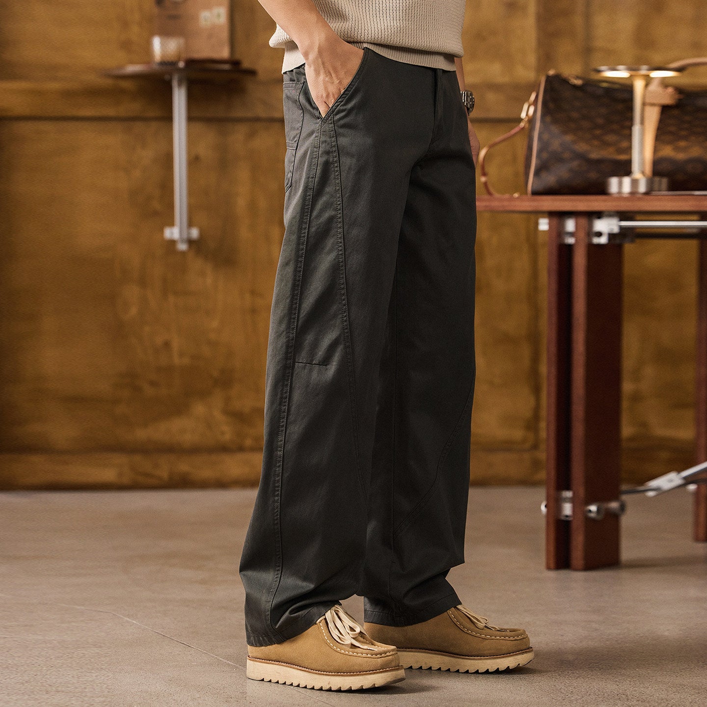 The Horizon Curved-Blade Fluid Korean Fit Trouser - DARKGREY
